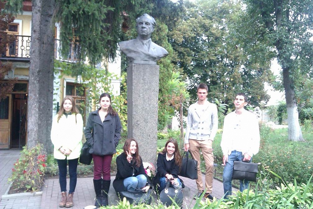 Екскурсія до літературно-меморіального музею Максима Рильського